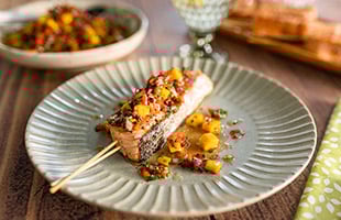 Brochettes of Norwegian salmon