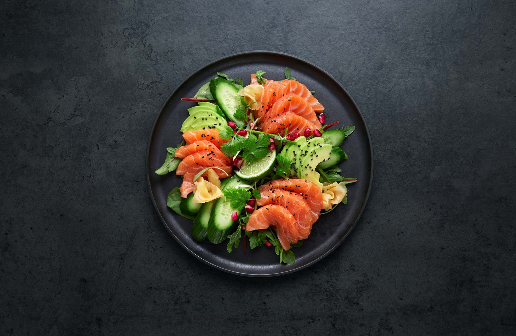 Sashimi salad with Norwegian salmon